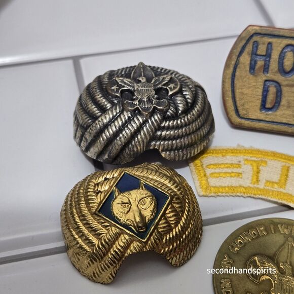 Vintage Boy Scouts Cub Lot Neckerchief Slides Enamel Brass Bookmark Coin Misc - Picture 5 of 7